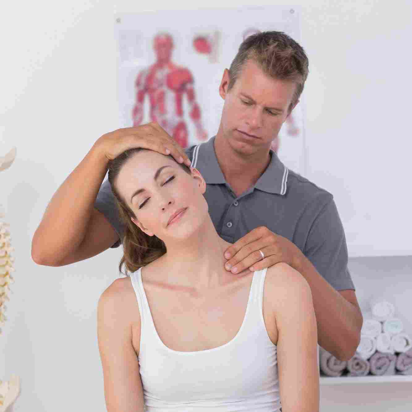 http://www.vatsalyaclinic.com/wp-content/uploads/2015/12/kiroprakticar.jpg